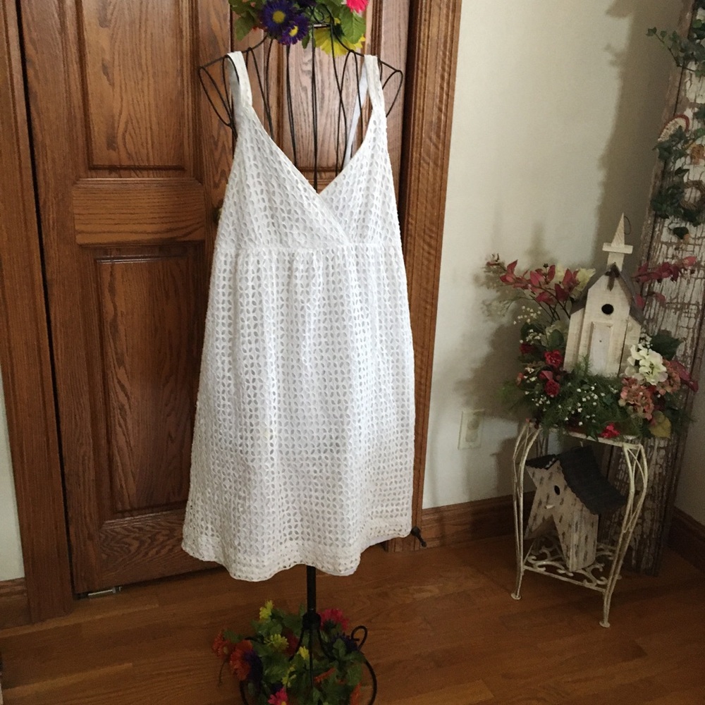 Adorable fully lined white dress - Picture 1 of 8